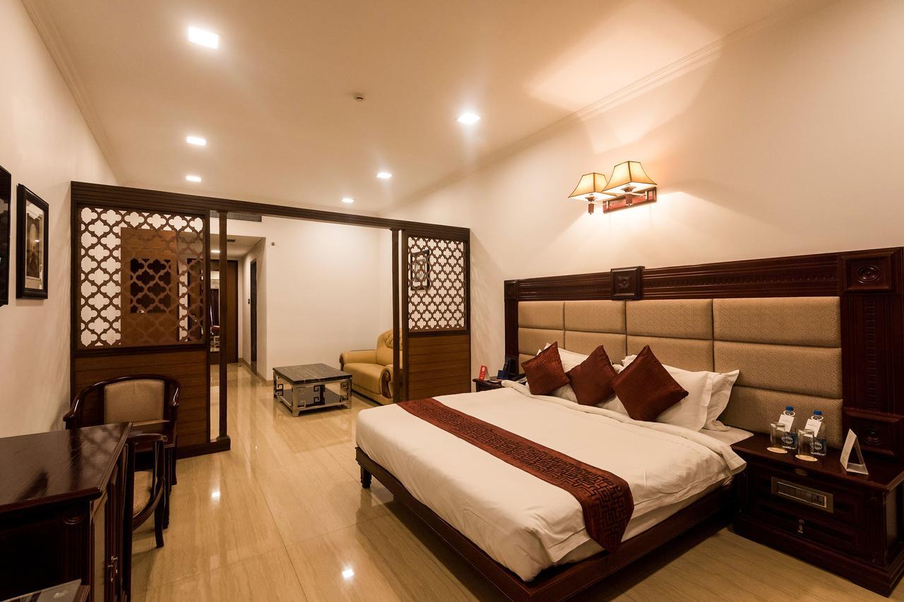 Golden Chariot Vasai Hotel Exterior photo