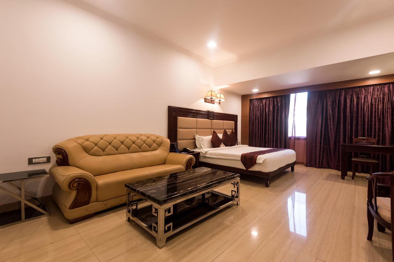 Golden Chariot Vasai Hotel Exterior photo