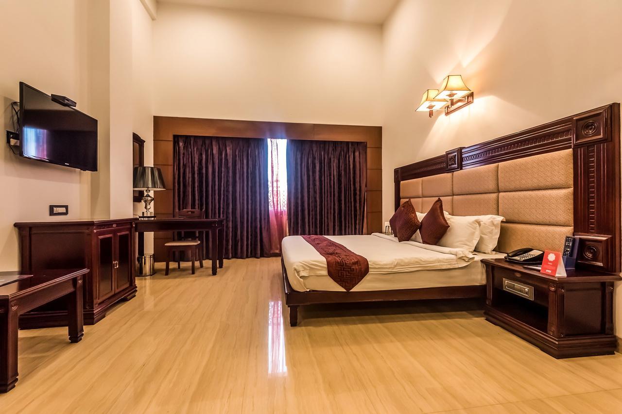 Golden Chariot Vasai Hotel Exterior photo
