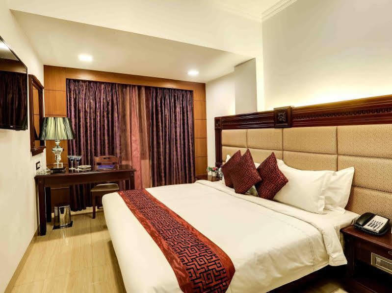 Golden Chariot Vasai Hotel Exterior photo