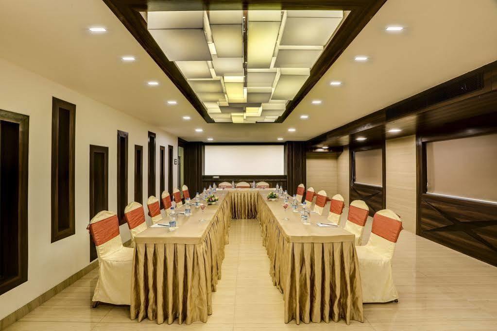 Golden Chariot Vasai Hotel Exterior photo