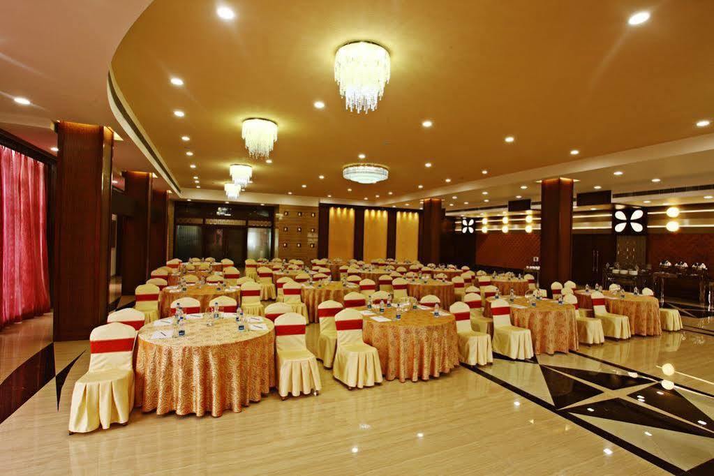 Golden Chariot Vasai Hotel Exterior photo