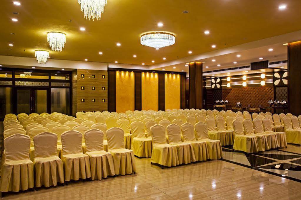 Golden Chariot Vasai Hotel Exterior photo