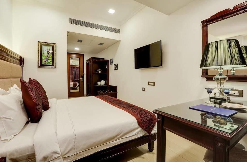 Golden Chariot Vasai Hotel Exterior photo