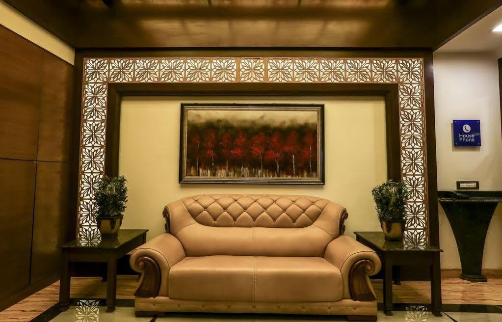 Golden Chariot Vasai Hotel Exterior photo