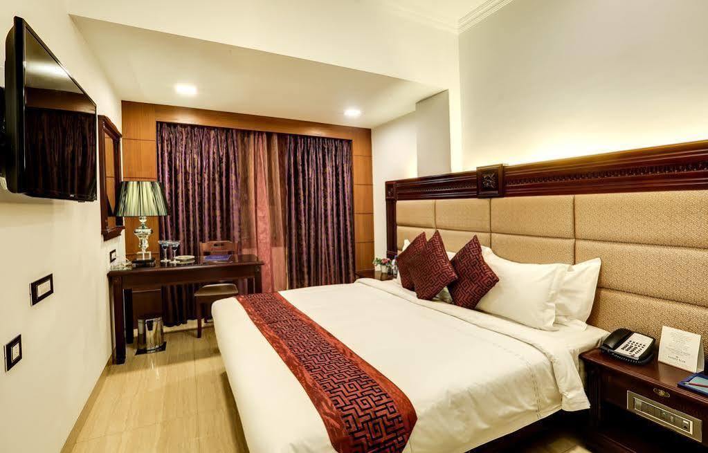 Golden Chariot Vasai Hotel Exterior photo